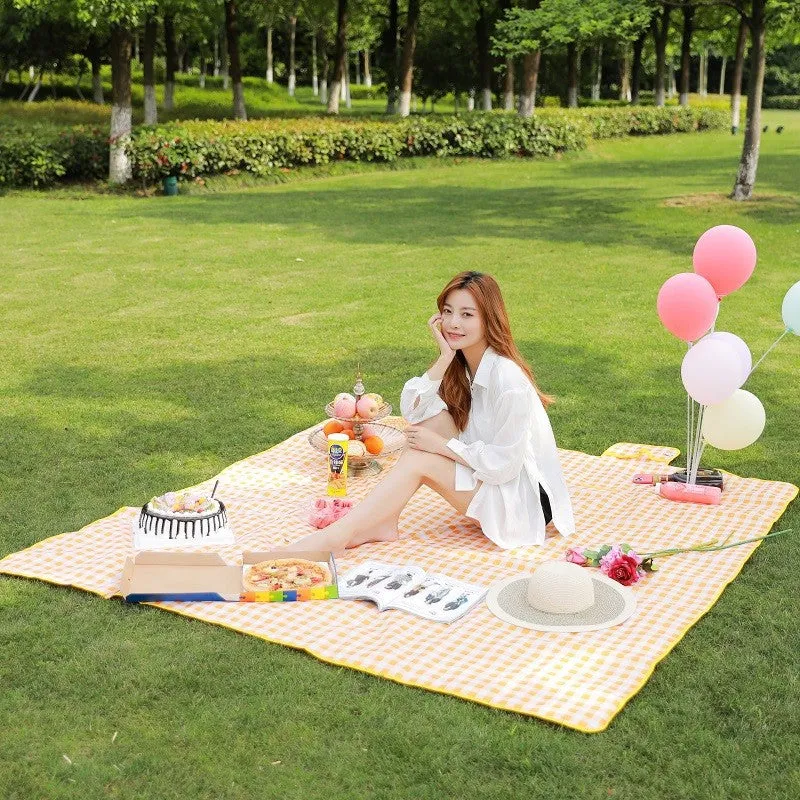 Outdoor picnic mat, thickened moisture-proof mat, waterproof floor mat, camping mat, picnic cloth, spring outing, beach crawling mat